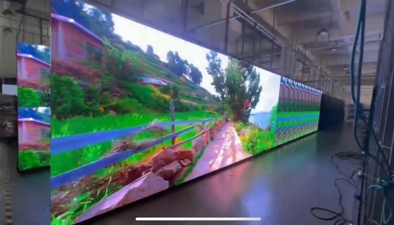 Vidéo montrant à P4 RVB l'affichage à LED extérieur pour l'intense luminosité Adveristing
