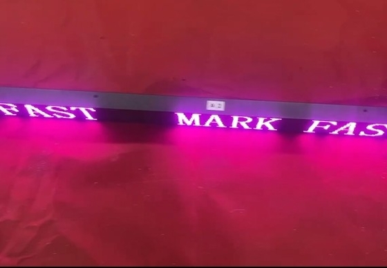 P4RGB adapté aux besoins du client LED mettant en rouleau la conception du signe 7M Length With Linkable et le cas mince