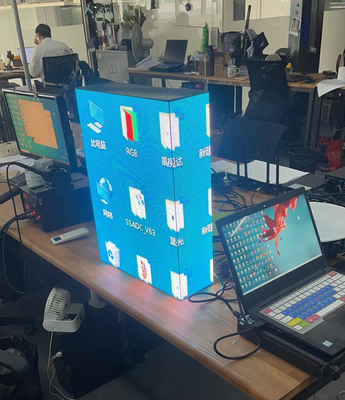Mur visuel d'intérieur de l'affichage LED de bobinoir sur cône de la publicité P2RGB d'étalage avec le processeur visuel