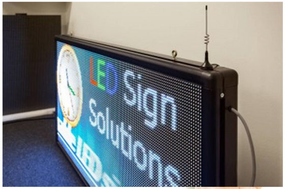 Signe polychrome de P6RGB LED, panneau extérieur de signe de publicité de Digital de soutien de WiFi