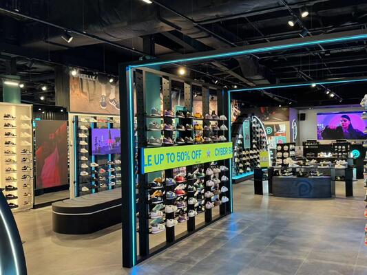 Cabinet Resolution 128 64 Pixels Indoor Fixed LED Screen with 640x640mm Unit Box Size and Viewing Angle Horizontal 160 Degrees Optional