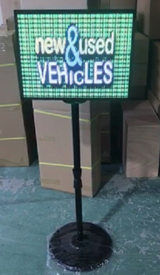 Panneau de bannière adapté aux besoins du client par P5 de l'affichage à LED SMD2121 LED de SDK avec le support