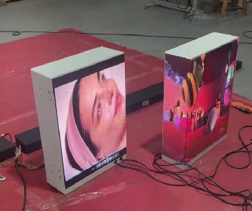 Mur visuel d'intérieur de l'affichage LED de bobinoir sur cône de la publicité P2RGB d'étalage avec le processeur visuel