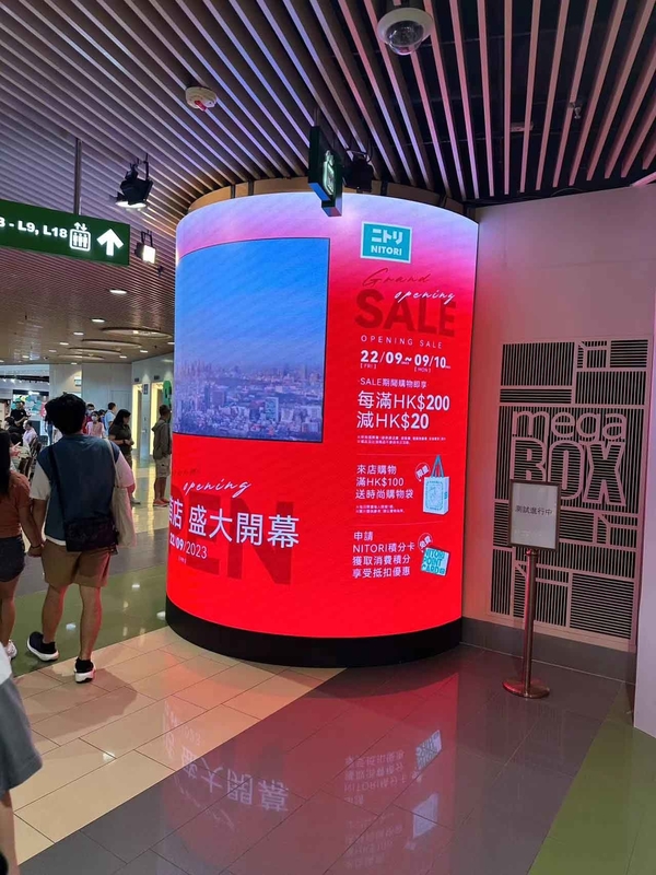 P2 courbe douce intérieure fixé écran LED cylindre mur dans le centre commercial publicité