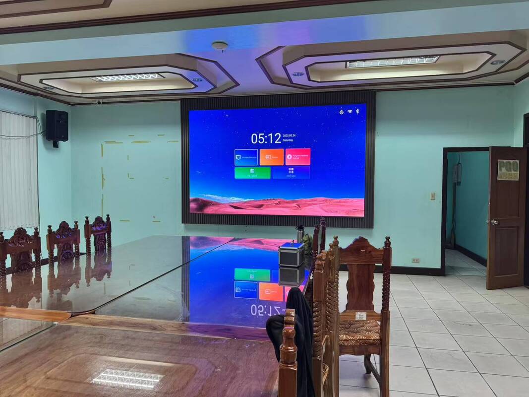 Écran d'affichage LED avec un pas de 2 mm, avec une taille de boîtier unitaire de 640x640mm, parfait pour les murs vidéo intérieurs et les affichages d'informations