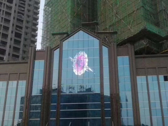 Mince superbe en verre transparent d'affichage à LED de P10.4 pour la fenêtre de magasin
